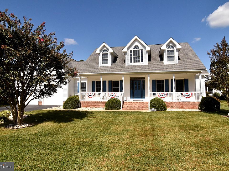 1st image of 409 Canal Way E