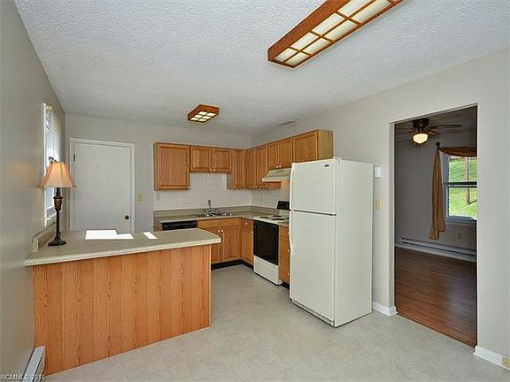 4th image of 96 Rhinehart St