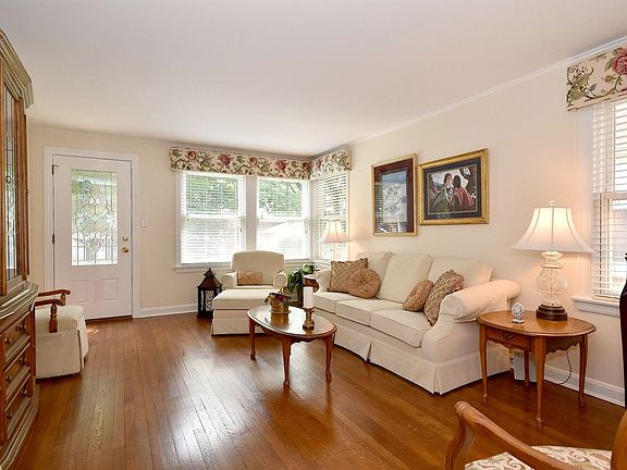 3rd image of 2312 N 77th Ave