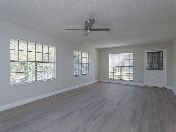 3rd image of 733 Woodhaven Dr