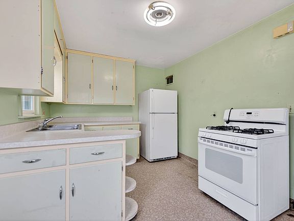 5th image of 1518 Hackett St