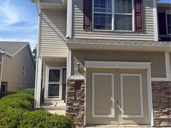 3303 SW Shadow Glen Dr, Blue Springs, MO 64015