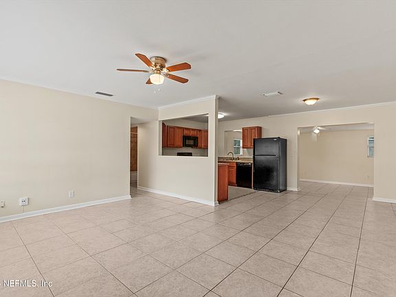 3rd image of 3004 BEACHWOOD Boulevard