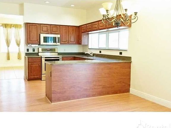 3rd image of 10332 Panama St