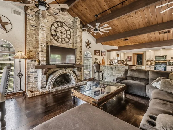 602 Rolling Hills Rd, Huntsville, TX 77340