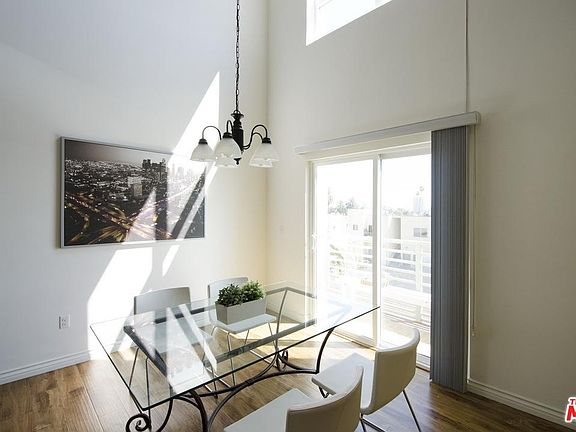 3rd image of 546 N Oxford Ave #213