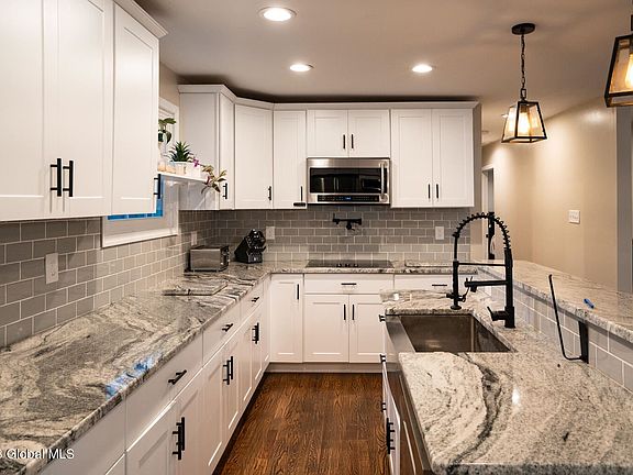 3rd image of 114 Birchwood Dr