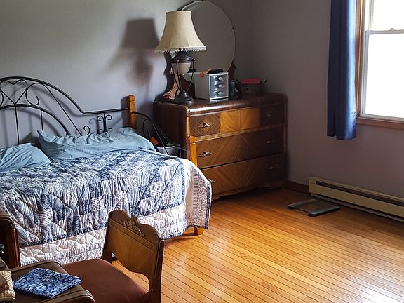 Bedroom 3 (first level)