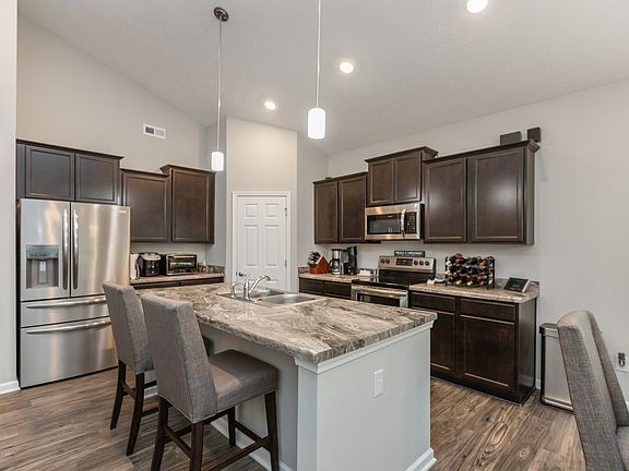5th image of 783 Jefferson Park Dr