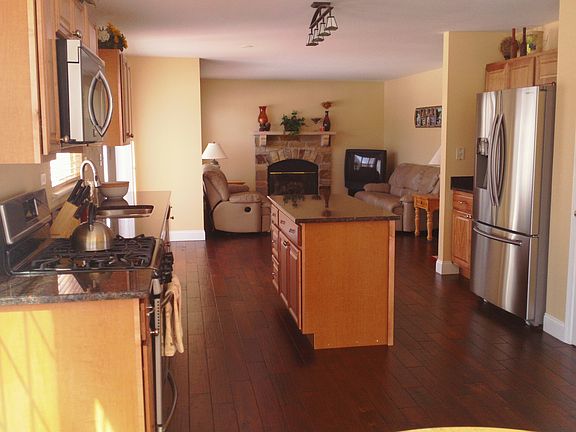 5th image of 1272 Strawberry Ct