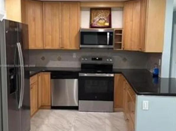 9 SE 10th Ct, Deerfield Beach, FL 33441
