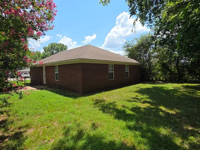 106 Willow Creek Dr — Photo 24
