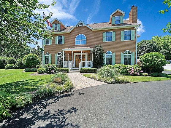 3rd image of 2203 Mueller Ln