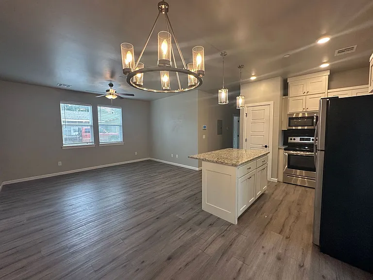 1138 N Blackwelder Ave #1 — Photo 5