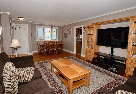 4th image of 5062 Wick Dr