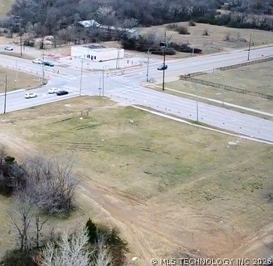 1st image of 2401 E Apache St
