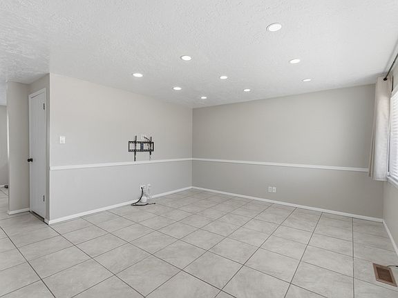 5th image of 313 S 800 W