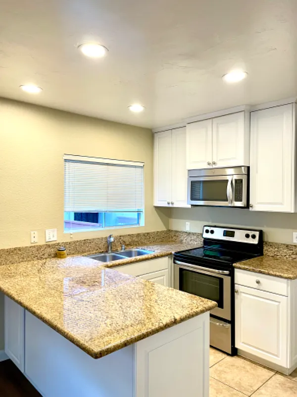 New Flooring Installed!! 3 Bed/2 Bath. Recently Upgraded. Minutes From Shopping, Sdsu, Beaches — Photo 1