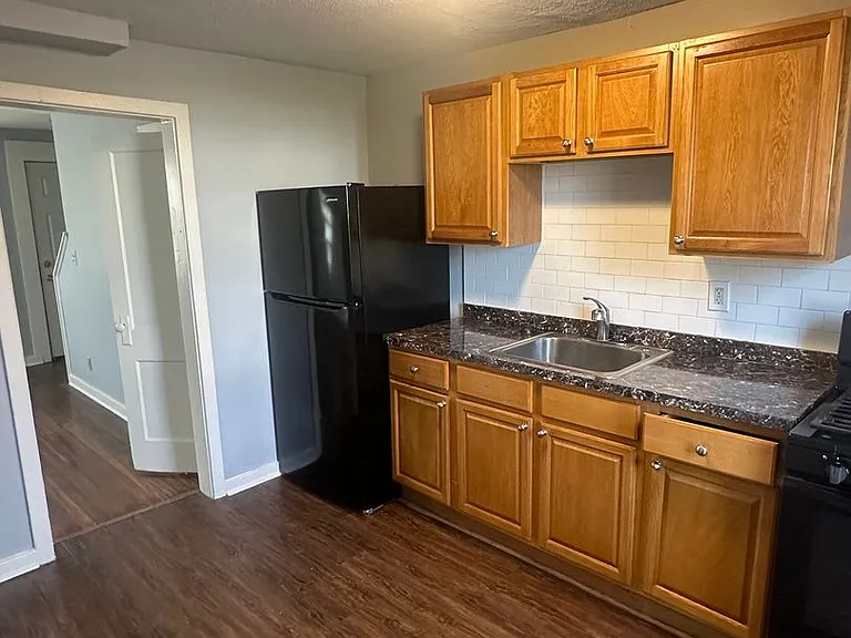 Spacious 2 Bedroom Apartment For Rent Now In Tonawanda — Photo 6