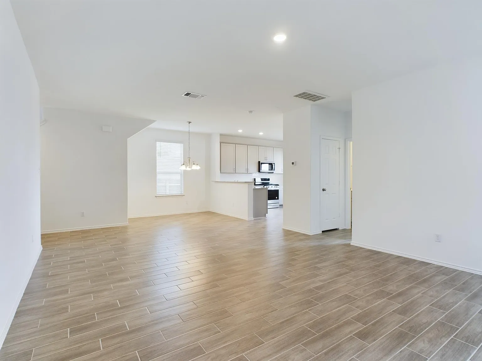 437 Pickrell Loop — Photo 3