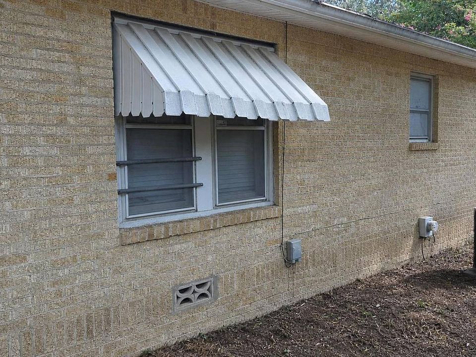 16th image of 104 Noxon St