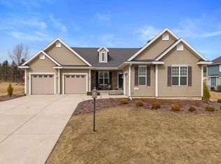 7820 W Mourning Dove Ln, Mequon, WI 53097