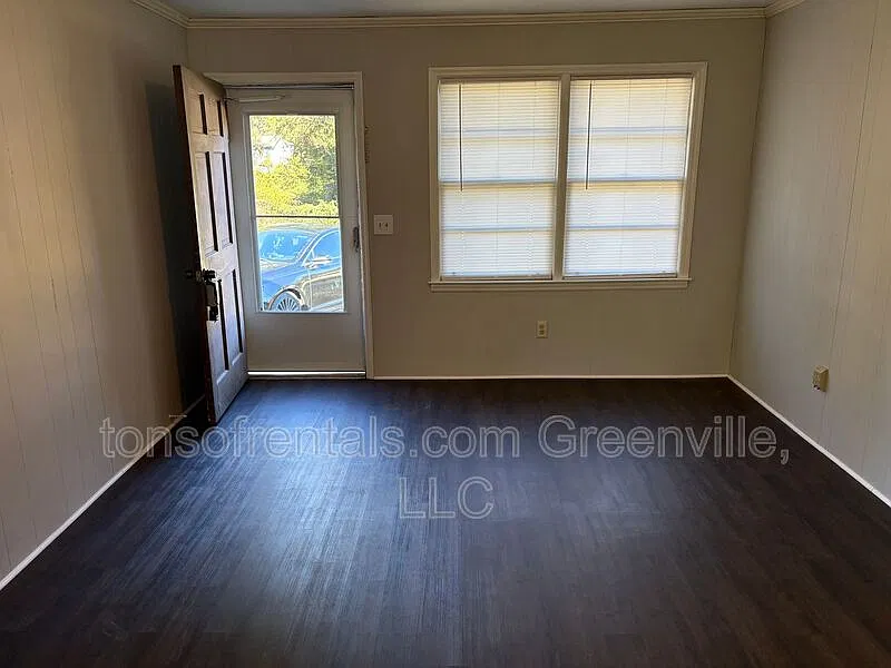 2 bed, 1.0 bath, 800 sqft, $895 — Photo 3