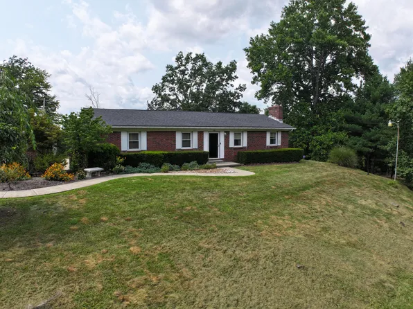 670 Racetrack Rd, Irvine, KY 40336