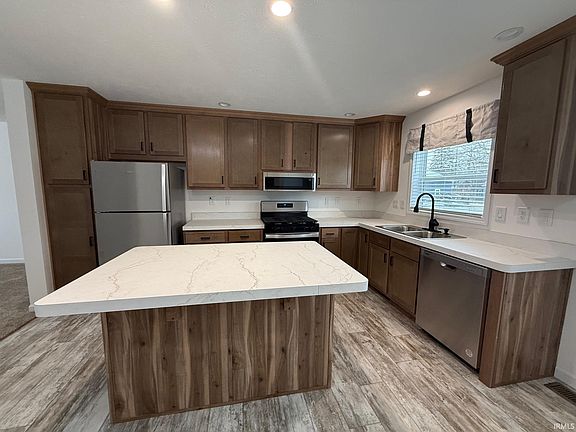 4th image of 427 Aspenwald Ave