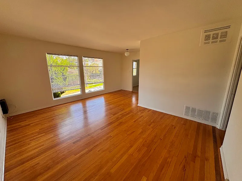 2 bed, 850 sqft, $3,400 — Photo 3