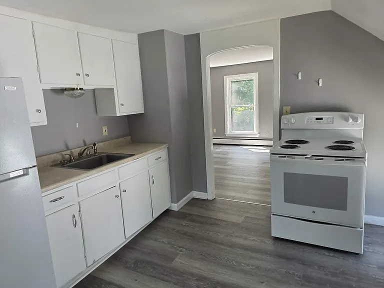 96 Maple St #B — Photo 14