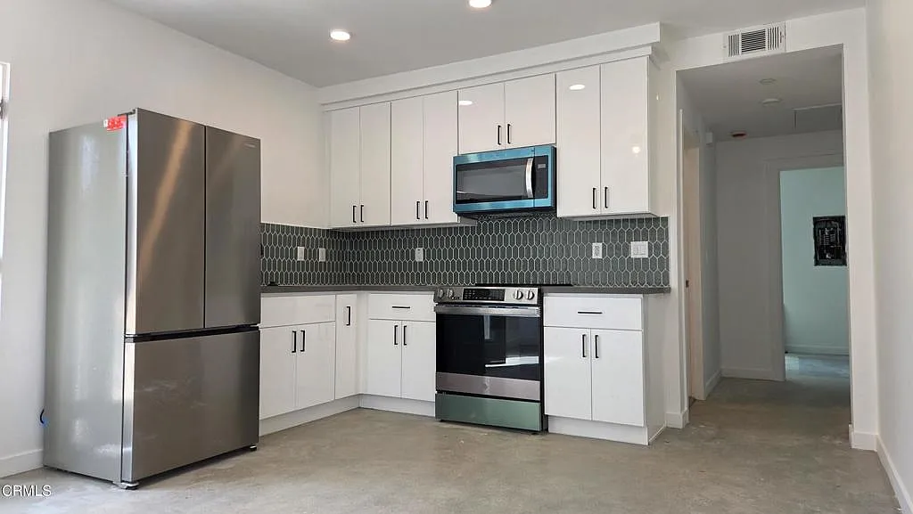 2 bed, 2.0 bath, 790 sqft, $2,995 — Photo 1