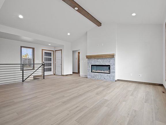 3rd image of 2998 Creekwood Dr