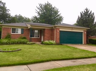 946 Tanglewood Dr, Madison Heights, MI 48071