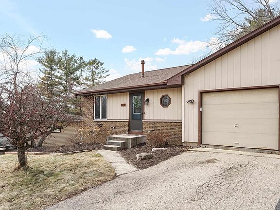 2nd image of 423 North Wright Road