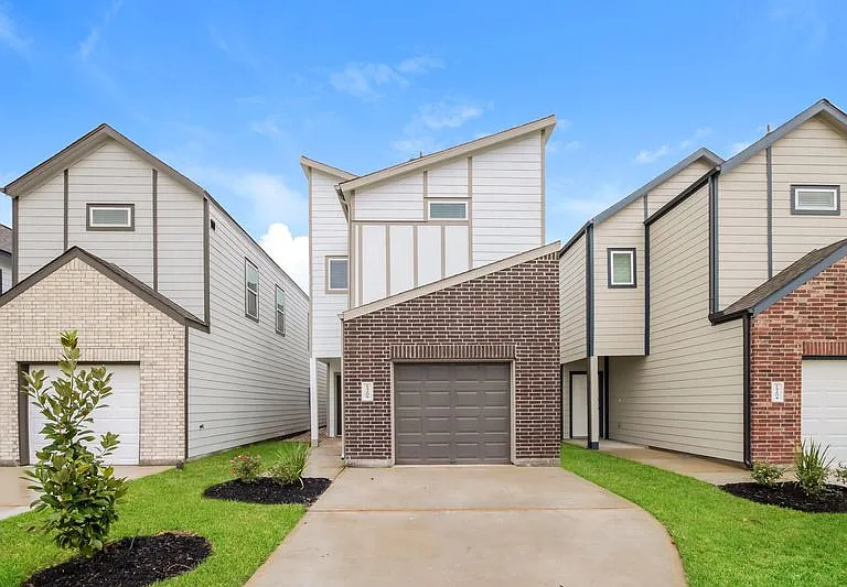 15208 Estrella E — Photo 1