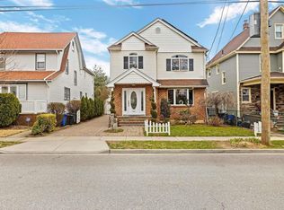 210 Lowell Ave, Floral Park, NY 11001