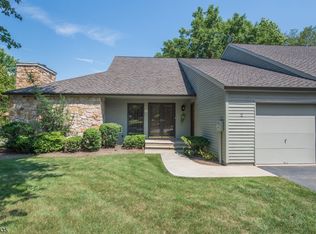 2 Minnisink Dr, Roseland, NJ 07068
