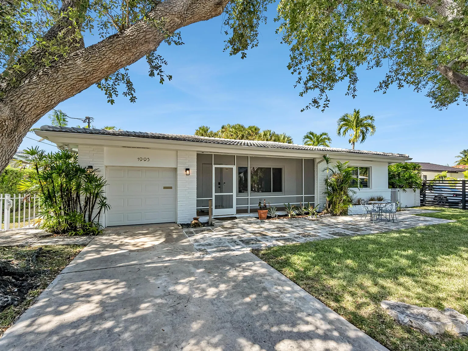 3 bed, 2.0 bath, 1871 sqft, $13,500 — Photo 1