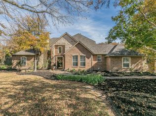 142 Crown Ridge Ct, Fort Worth, TX 76108