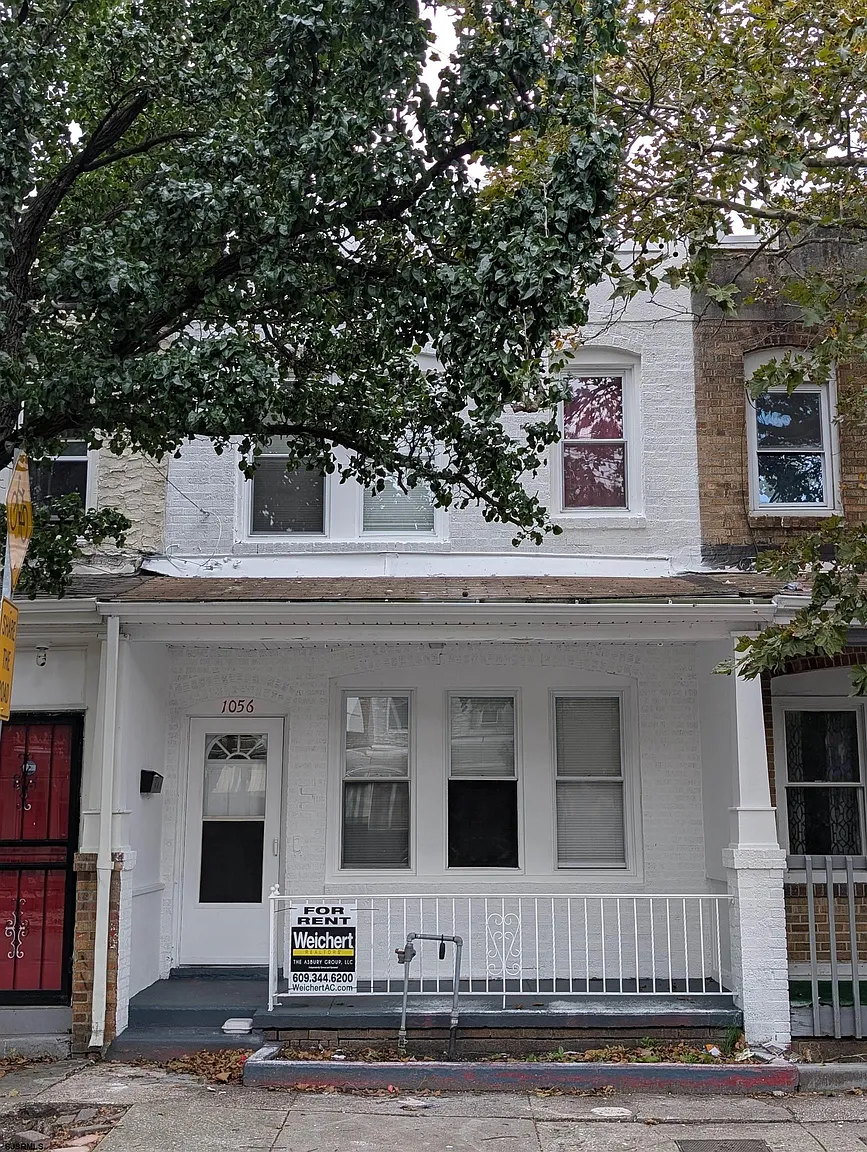 1056 N Ohio Ave photo 1