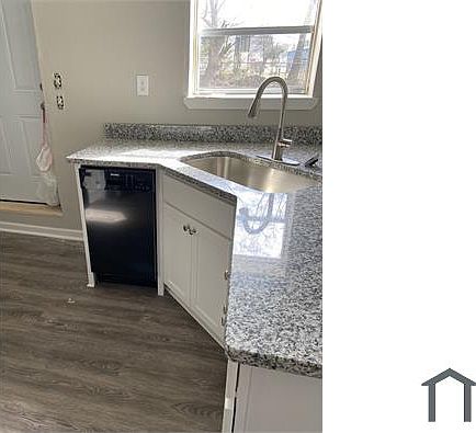 4th image of 12 Hammett St #1