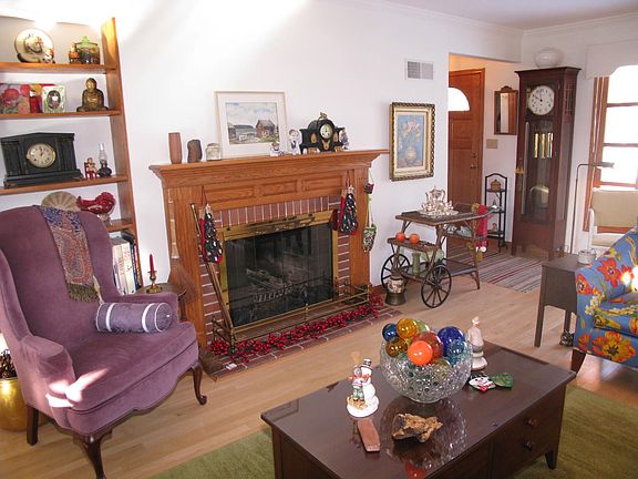 4th image of 901 E Lancaster Ave