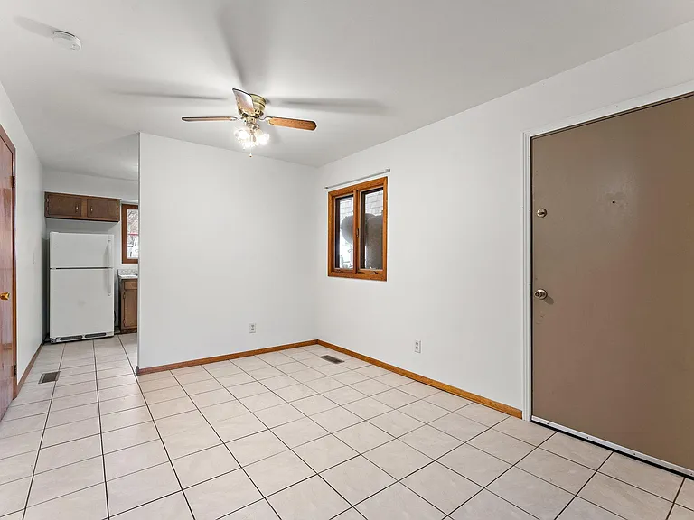 2588 Parkview St #4 — Photo 5