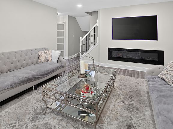 4th image of 9447 Meadow Ln