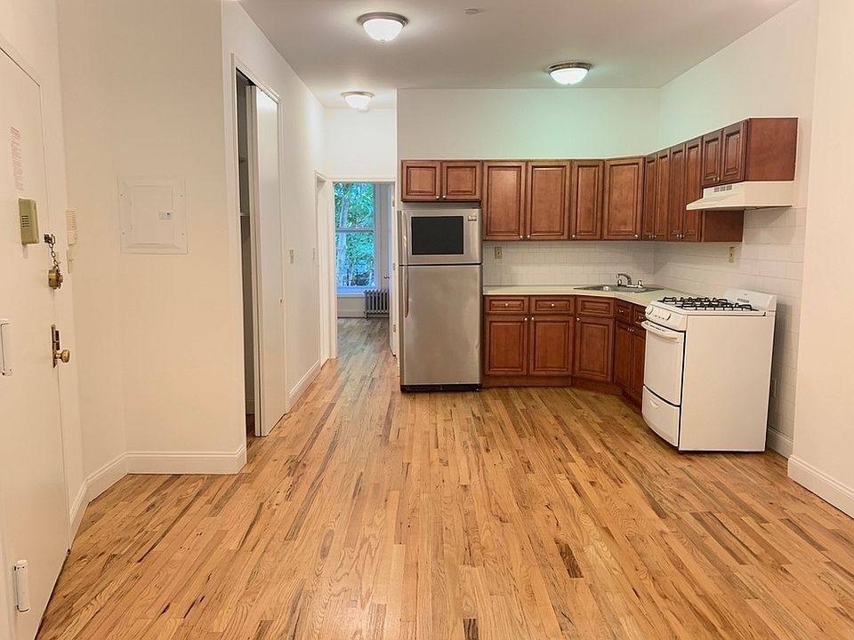 1st image of 70 Clifton Pl APT 2