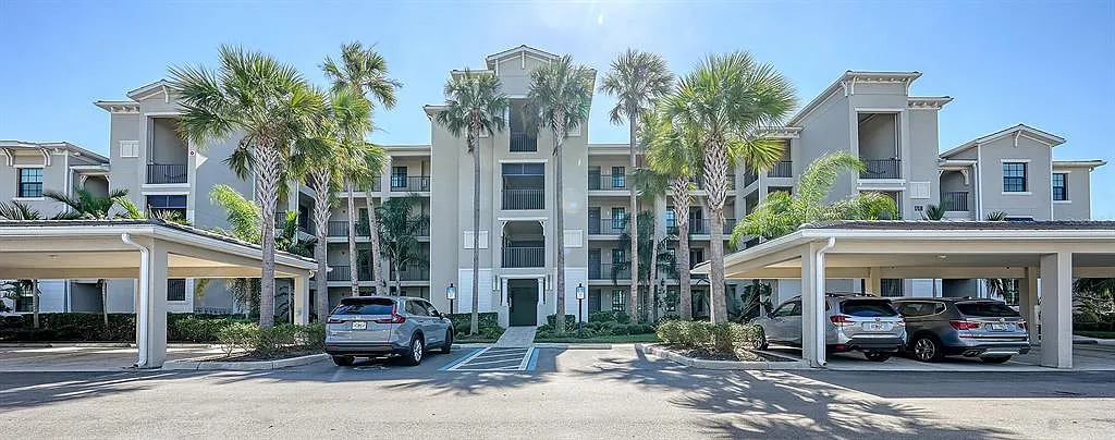 3 bed, 2.0 bath, 1286 sqft, $3,000 — Photo 2