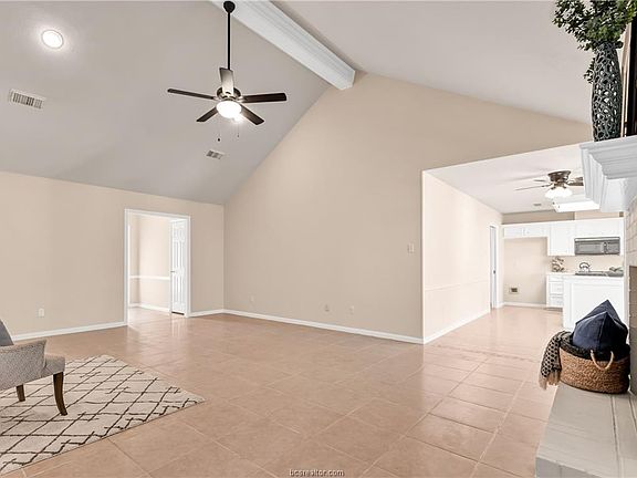 5th image of 605 Coachlight Ct