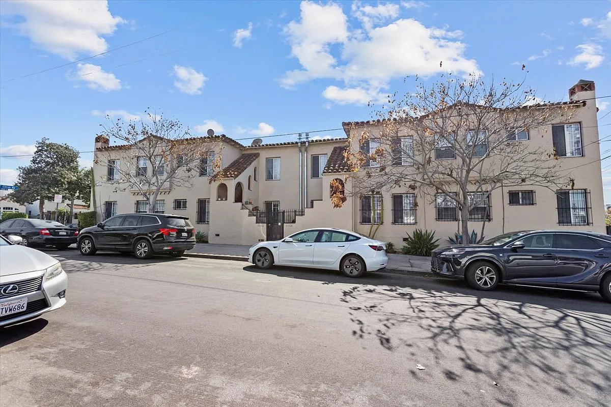 1 bed, 691 sqft, $2,200 — Photo 3