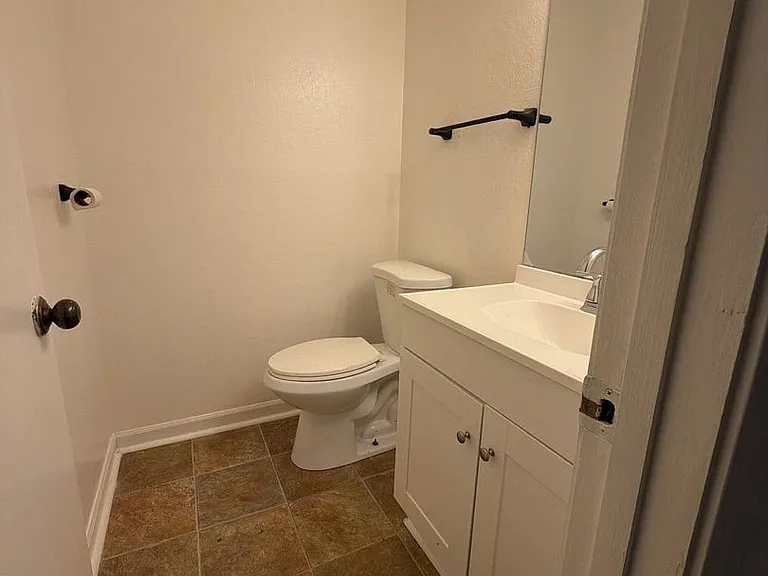 37-39 Rushwood Dr — Photo 7